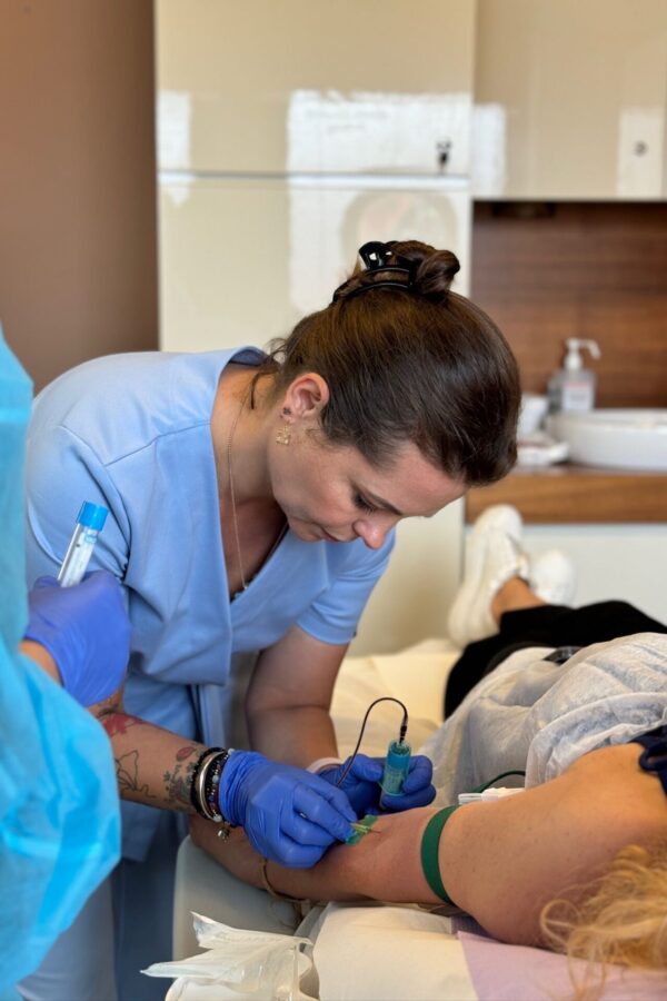 1b069c79-e8ac-425f-bb26-1a1b9439c405